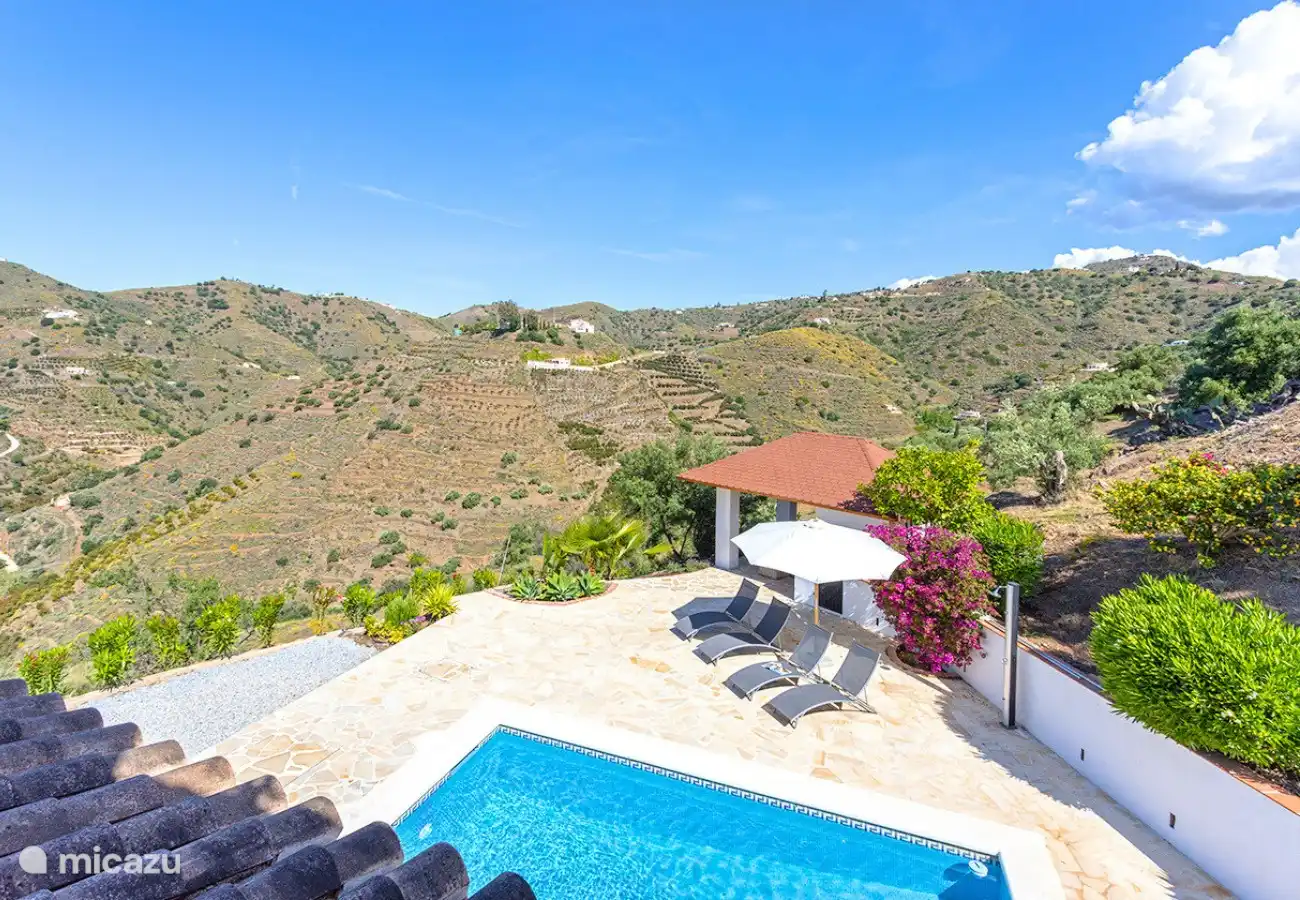 Das neue Vordach mit Außenküche