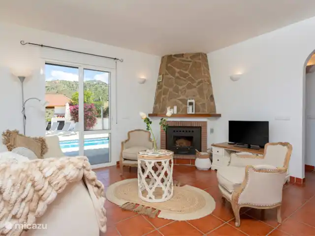 Villa Regazo Andaluz-A 15 min del mar en España, Costa del Sol, Torrox - villa Acogedora sala de estar, desde aquí también puedes estar en tu terraza en poco tiempo!