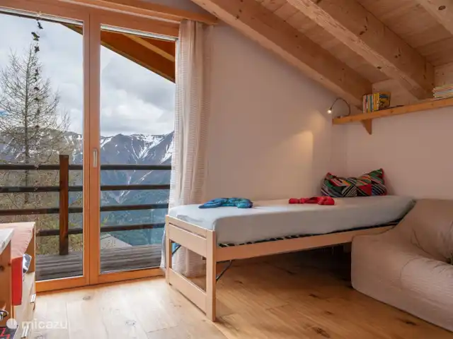 Papillon | Suisse, Valais, Bettmeralp - chalet 1 salon TV avec 2 lits simples supplémentaires, pas de TV dans le séjour.