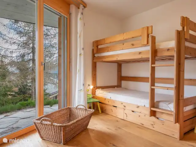 Papillon | Suisse, Valais, Bettmeralp - chalet 1 chambre avec 2 lits superposés.
Terrasse devant les chambres