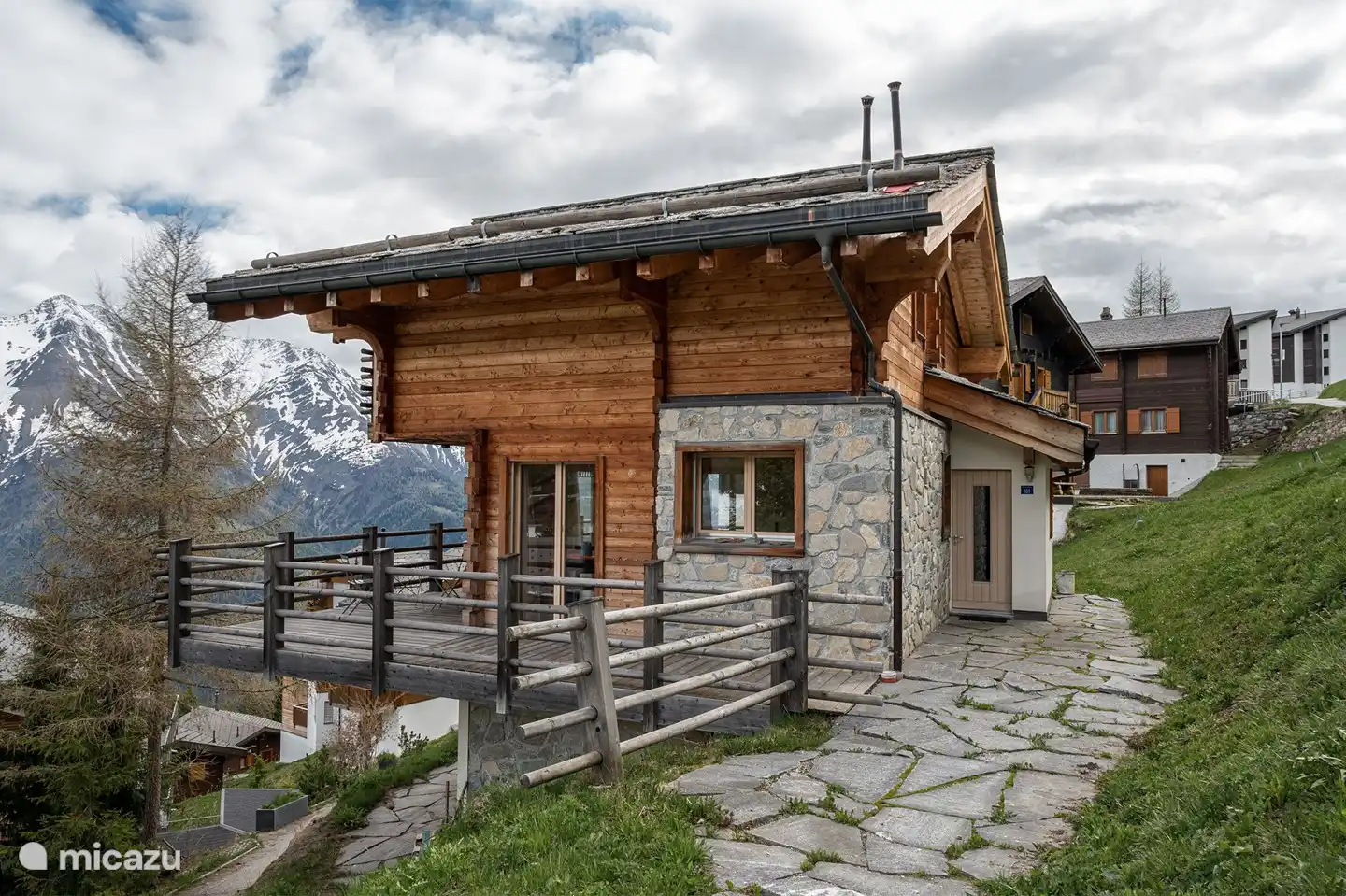summer view
Papillon has a sunny panoramic balcony on three sides of the house. On the ground floor is the terrace, everywhere you can enjoy the mountain view and the tranquility.