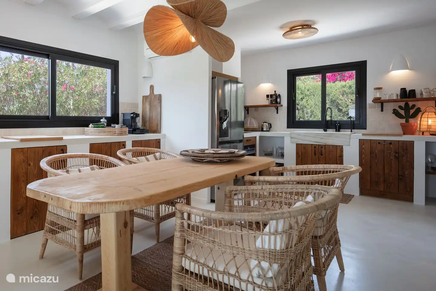 Table à manger et cuisine