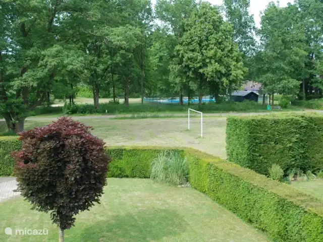 Bungalow de luxe en pleine nature | Pays-Bas, Limbourg, Posterholt - maison de vacances Vue depuis la chambre à l'étage derrière.