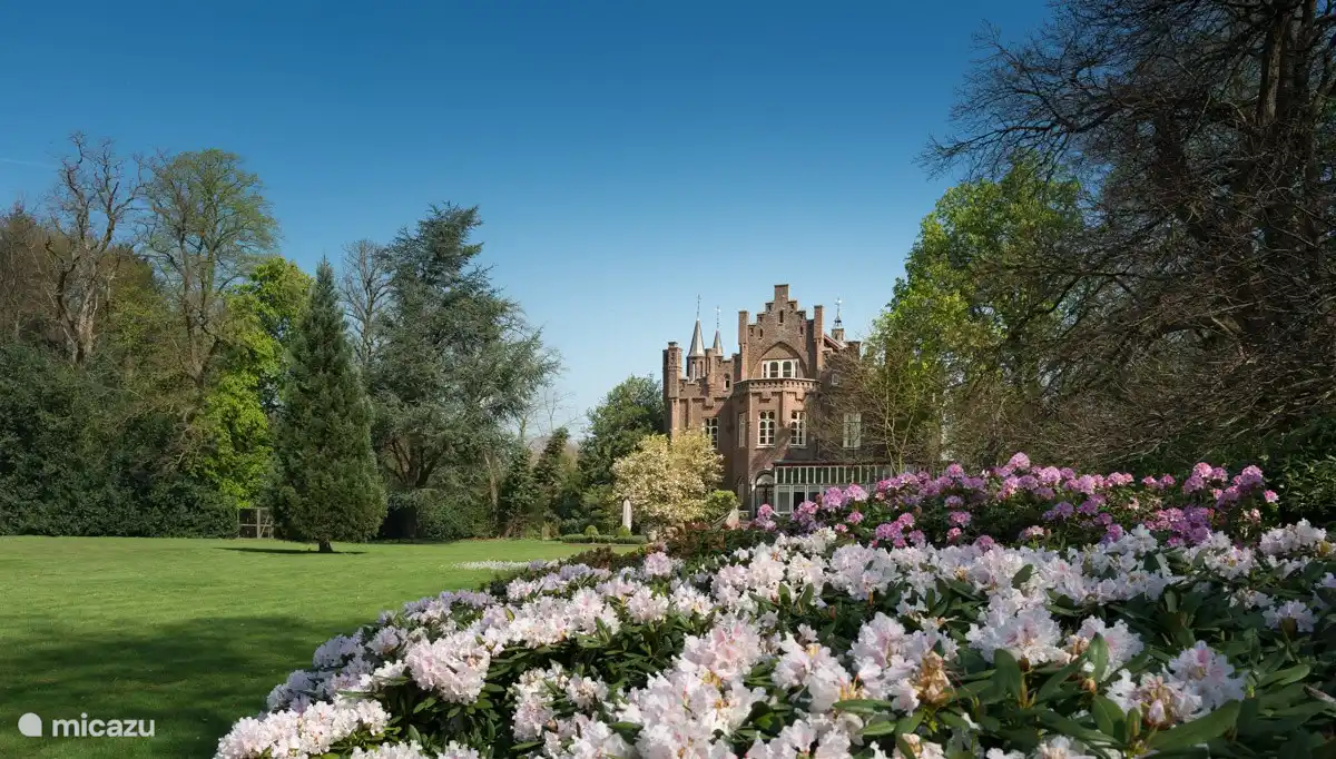 Das Schloss Aerwinkel liegt nur wenige Gehminuten vom 't Posterbos entfernt. Ein kleiner Spaziergang durch den Wald und Sie sind da. 