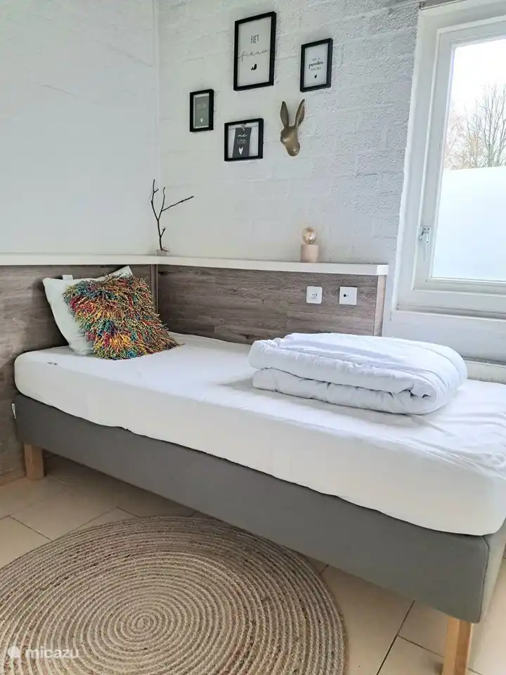 Schlafzimmer ohne Bettwäsche