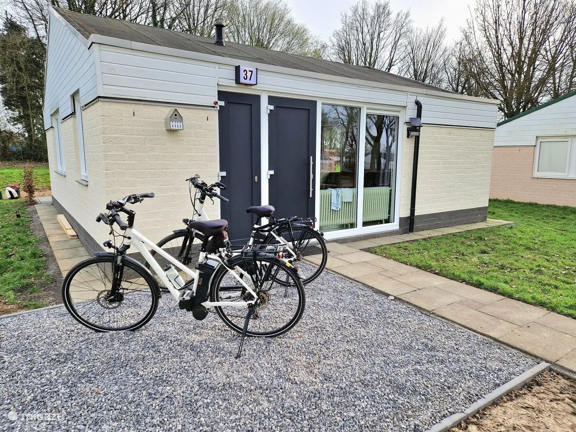 Zusätzliche Terrasse oder Fahrradabstellplatz