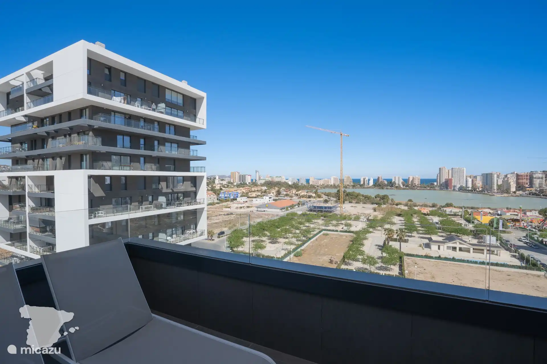 Balcon avec transats