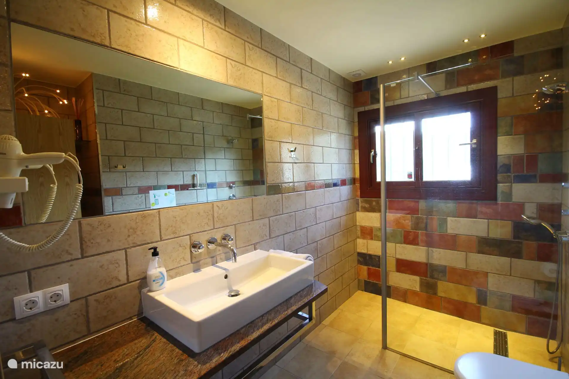 Badezimmer 1 im Erdgeschoss