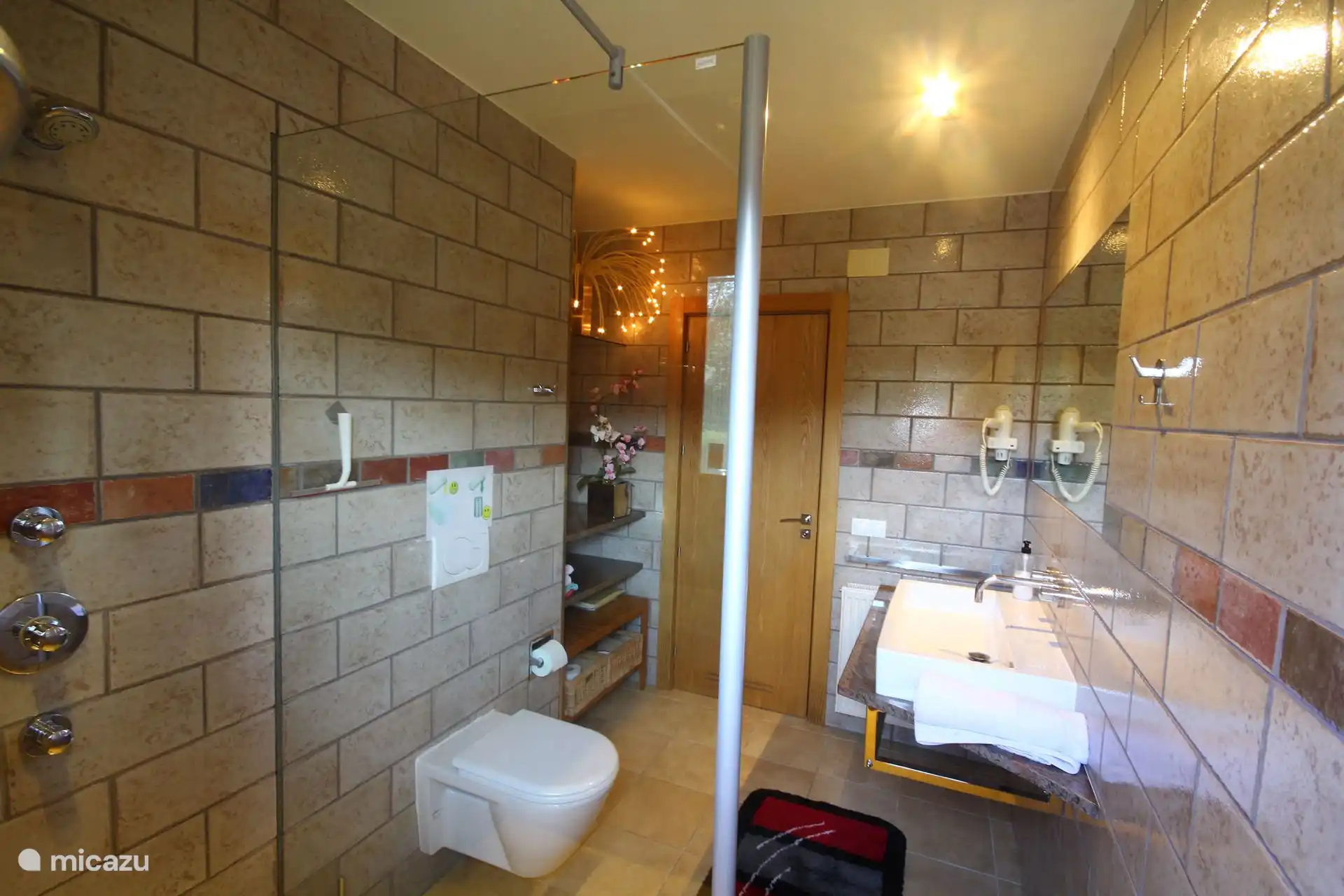 Badezimmer 2 im Erdgeschoss