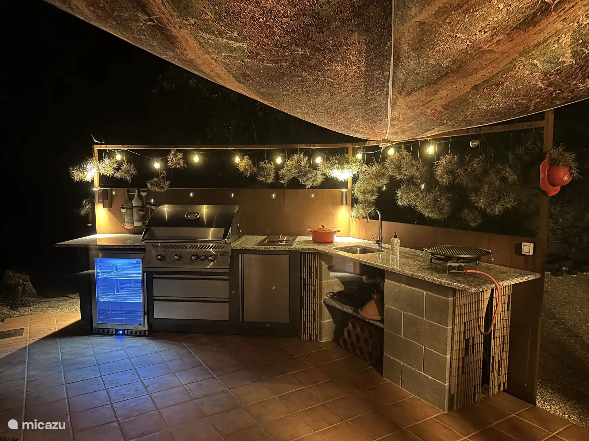 Außenküche bei Nacht