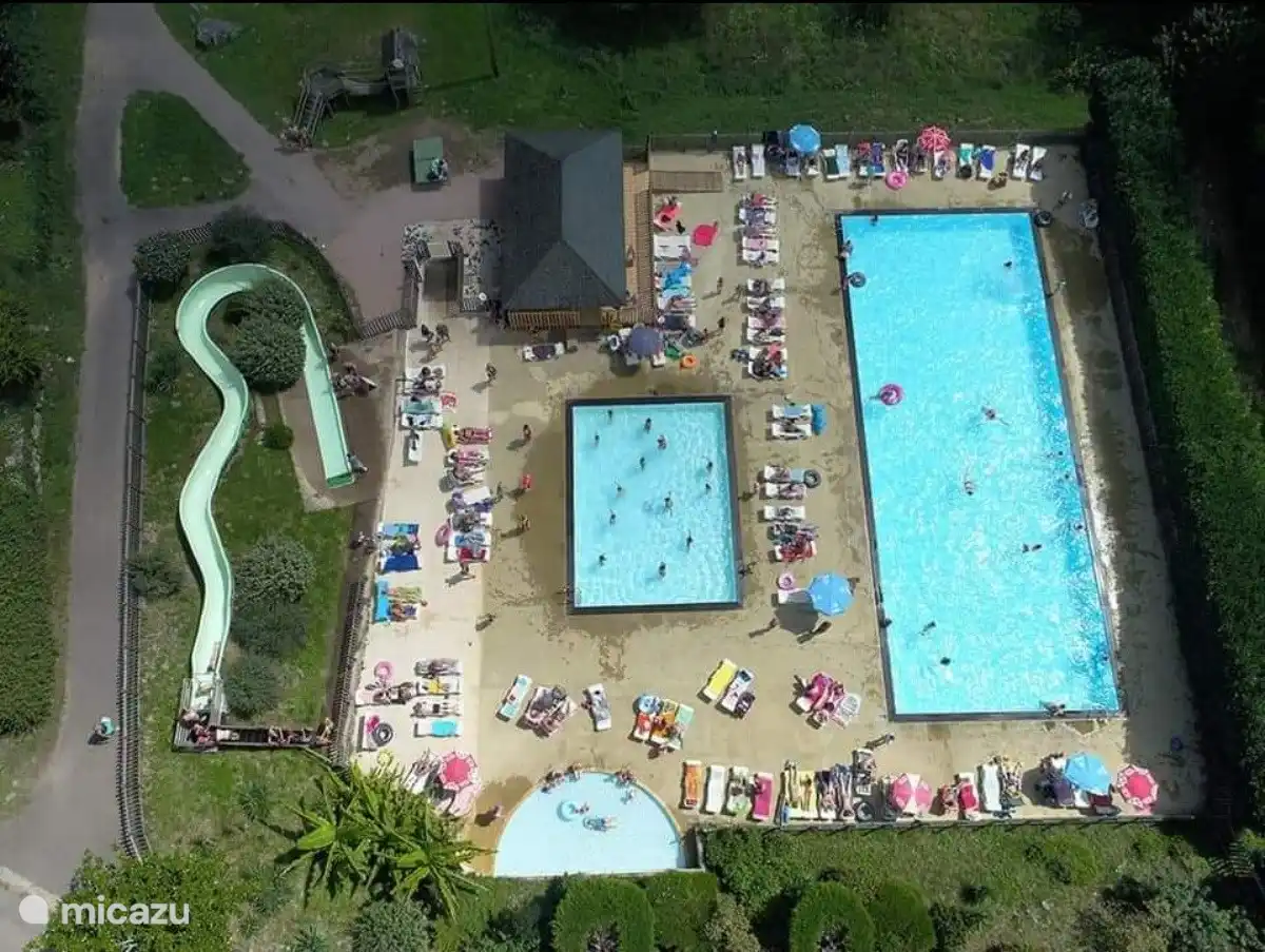 Vista a&#233;rea de las piscinas