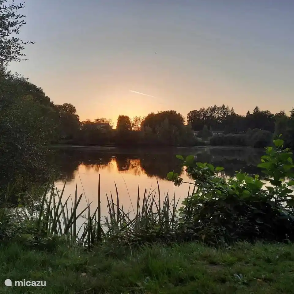 m&#225;s en el dominio al anochecer