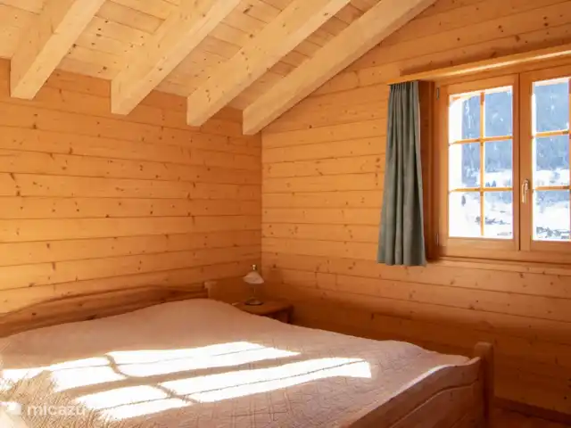 Cresta | Suisse, Valais, Fiesch - maison de vacances A l'étage supérieur, il y a deux chambres avec lits doubles d'une longueur de 2,10 mètres