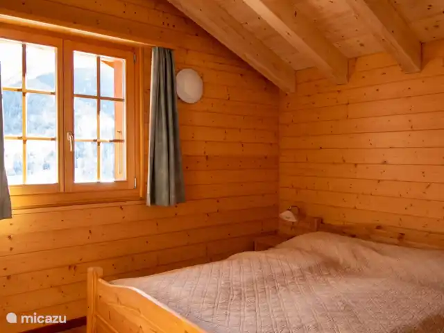 Cresta | Suisse, Valais, Fiesch - maison de vacances A l'étage supérieur, il y a deux chambres avec lits doubles d'une longueur de 2,10 mètres
