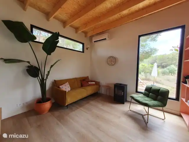 Perla en la montaña en España, Costa Blanca, La Nucía - casa pequeña  Salón/cocina