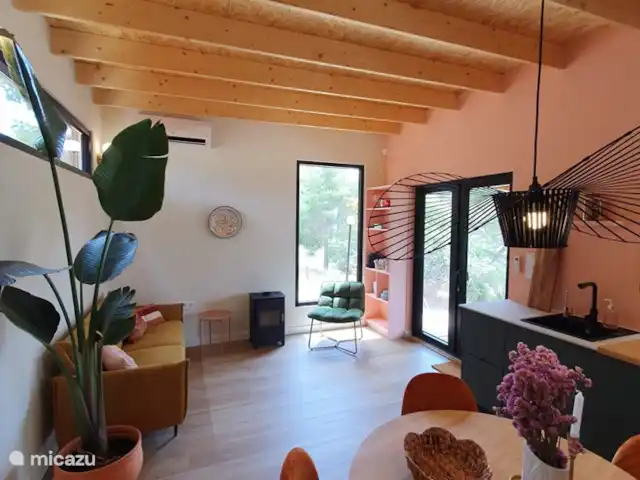 Perla en la montaña en España, Costa Blanca, La Nucía - casa pequeña  Salón/cocina