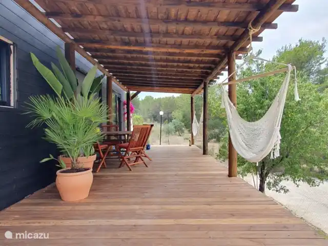 Perla en la montaña en España, Costa Blanca, La Nucía - casa pequeña  Relájate en las hamacas