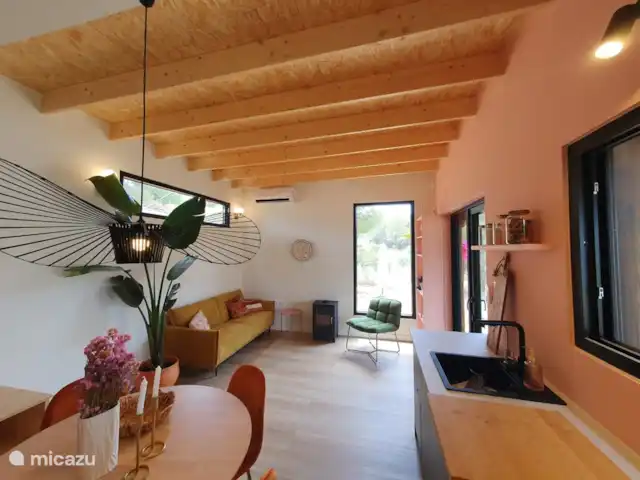Perla en la montaña en España, Costa Blanca, La Nucía - casa pequeña  Salón/cocina