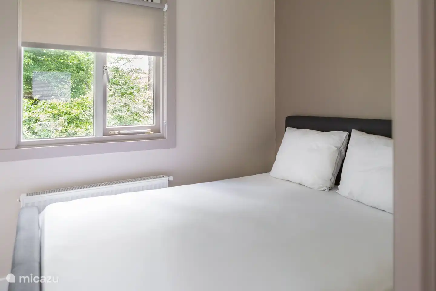 Chambre 2, voici maintenant un lit simple