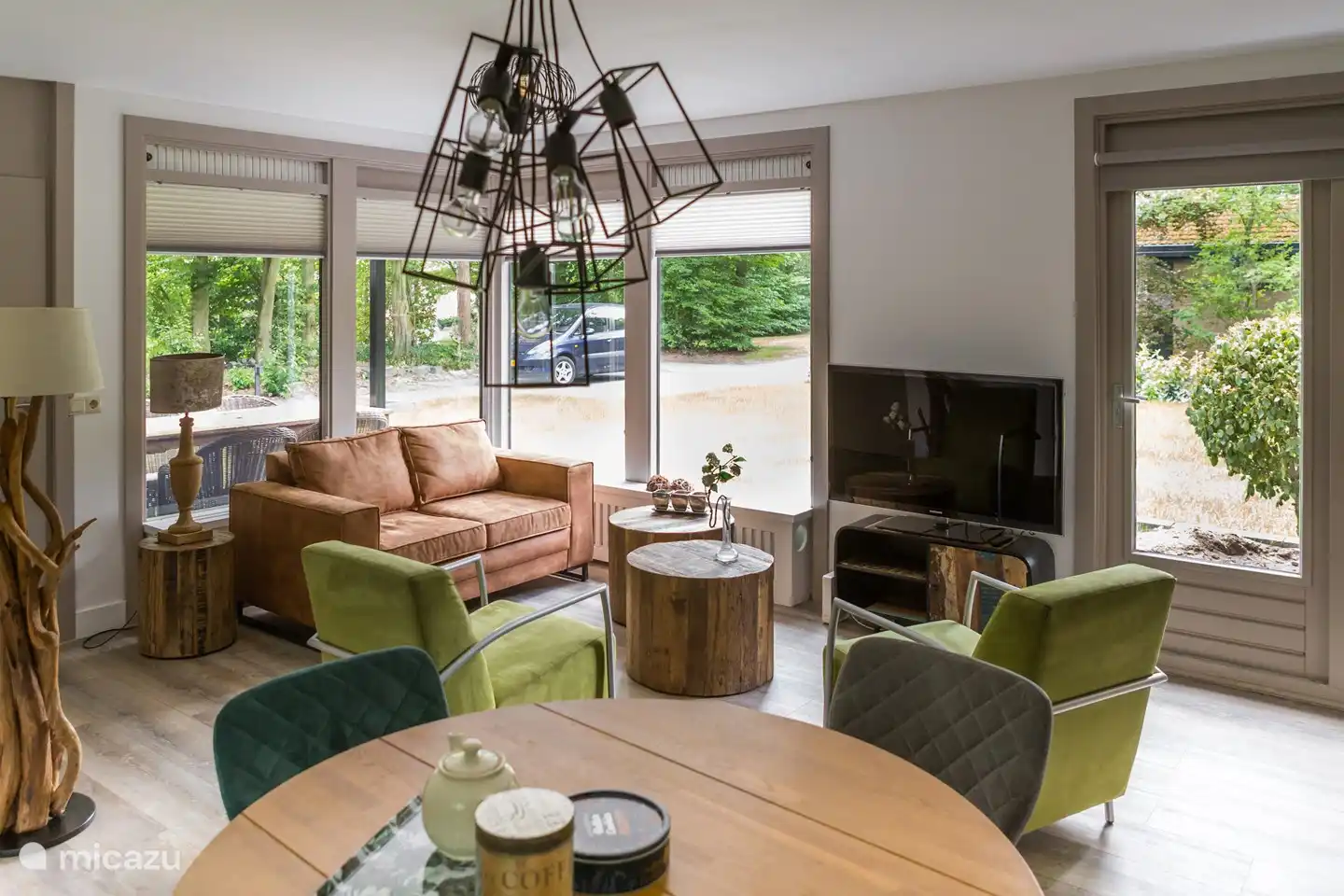 Salon donnant sur la façade