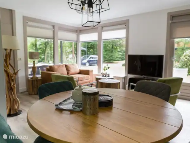 casa vacacional en Países Bajos, Overijssel, Denekamp – Casa Zinggraven vista desde la mesa de la cocina.