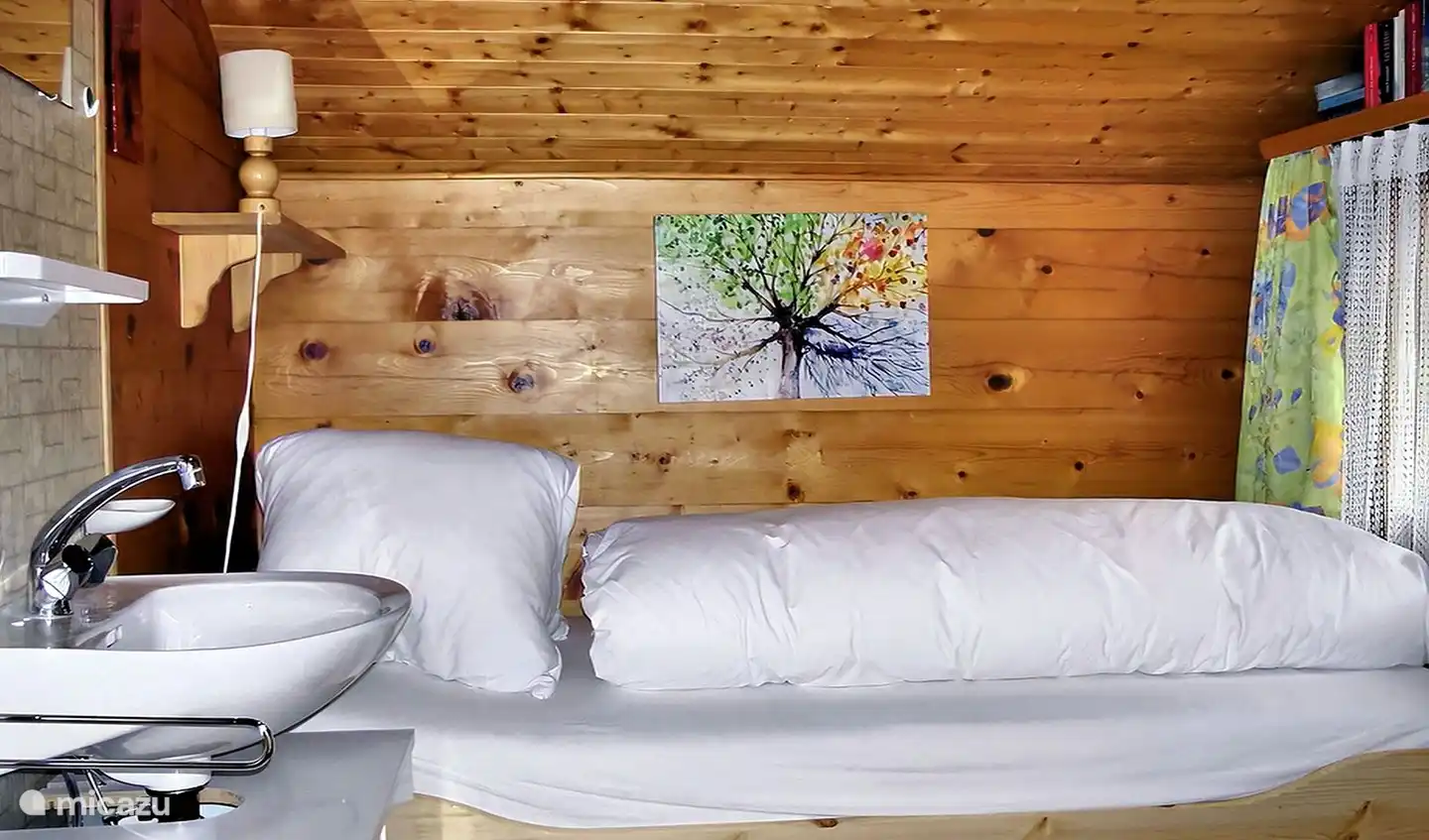 1 Zimmer mit 2 einzelnen Betten Lavabo im Zimmer (Obere Etage)