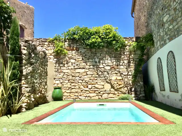 Privater beheizter Pool