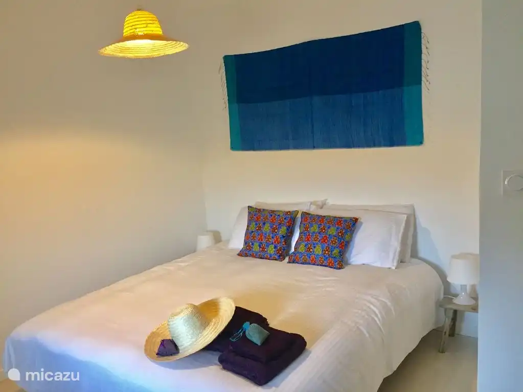 Endzimmer mit einem Doppelbett