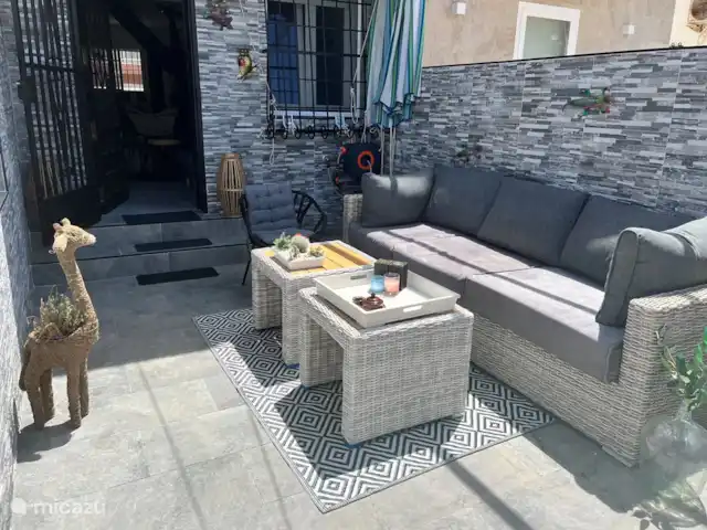 Fantastische woning bij het strand huren in Spanje, Costa Blanca, Santa Pola - vakantiehuis Groot terras met een heerlijke loungeset