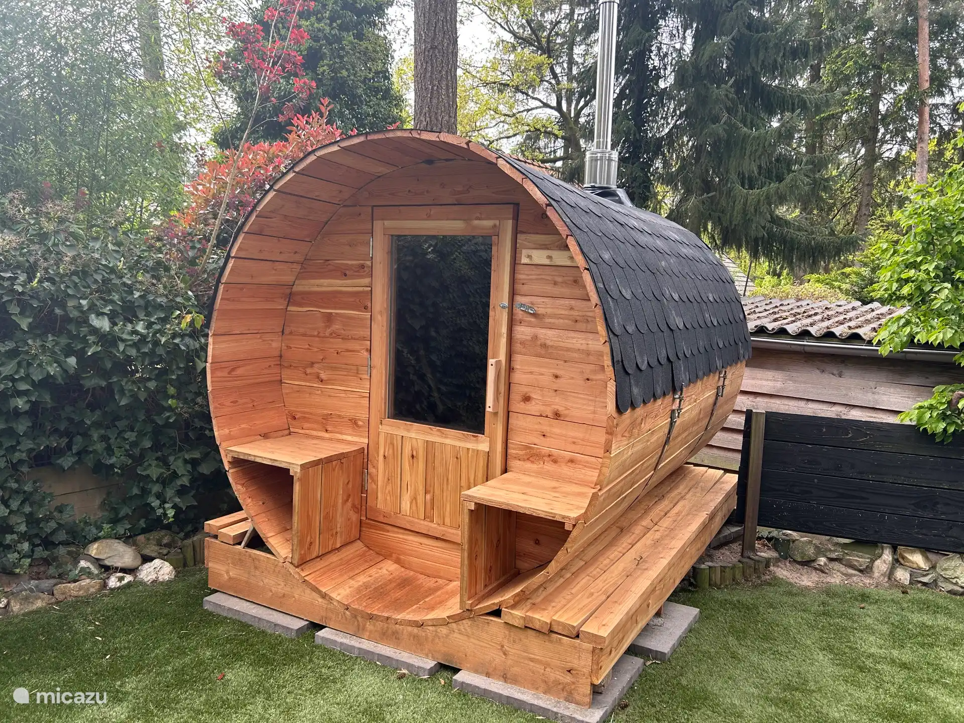 Para la sensación definitiva de spa, jacuzzi privado y sauna en el jardín
