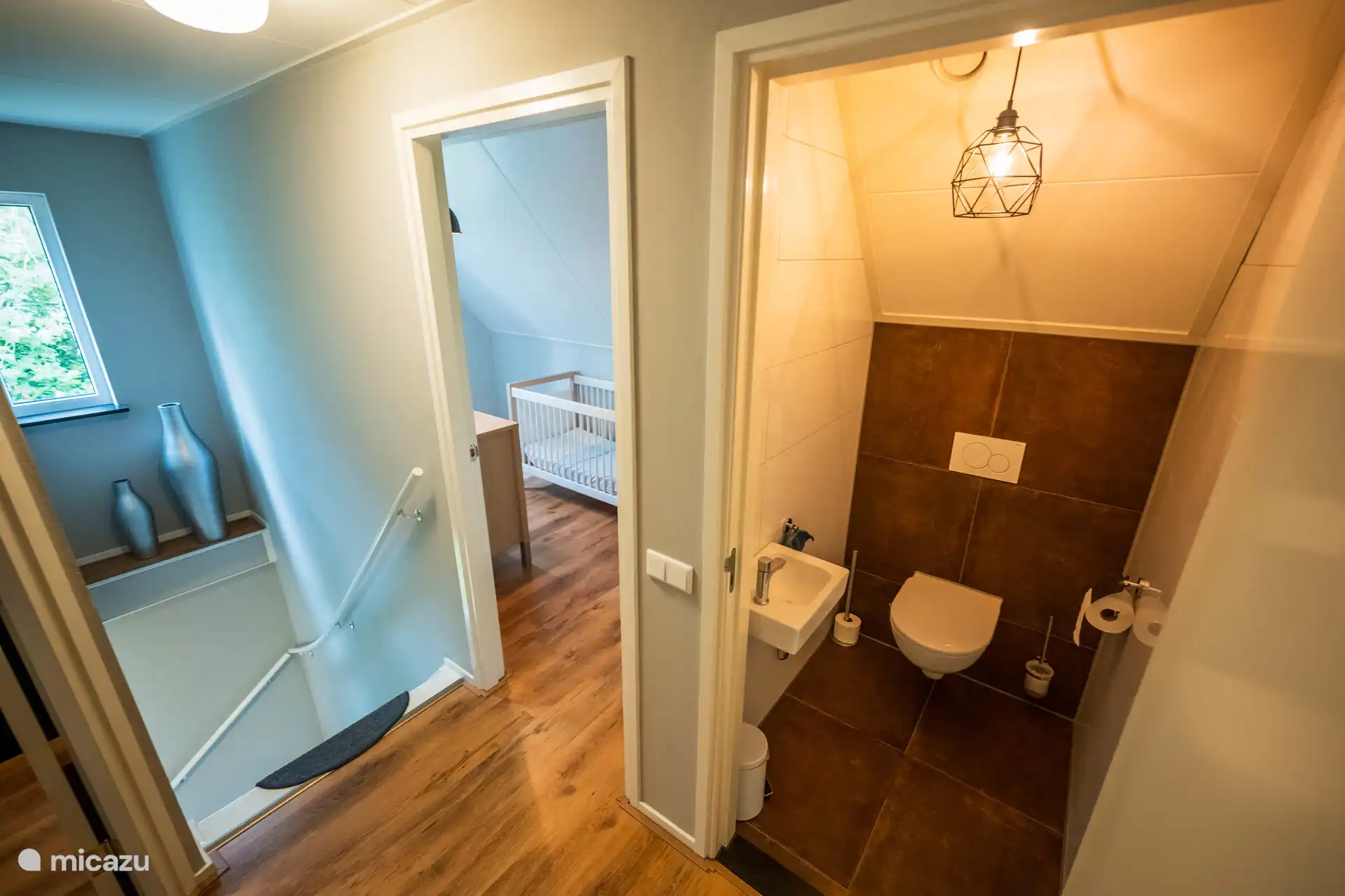 Treppenabsatz im Obergeschoss + Toilette im Obergeschoss