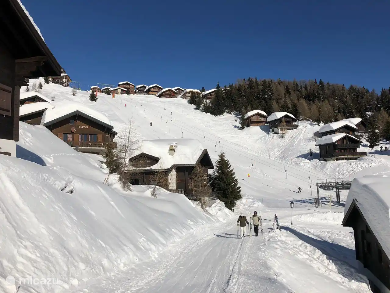 Chalet Am Bühel (ski in-ski out) is een vrijstaand chalet dat direct vanaf de te bereiken is. 
