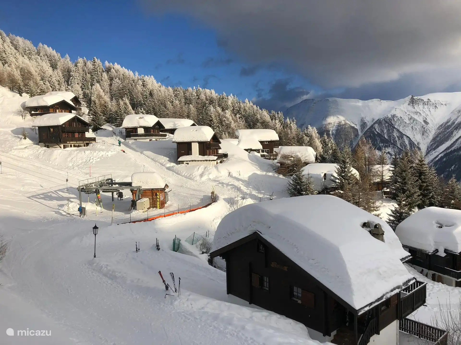 Chalet Am Bühel (ski in-ski out) is een vrijstaand chalet dat direct vanaf de te bereiken is. 
