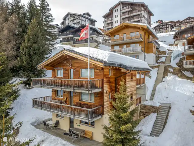Bettmerlodge | Suisse, Valais, Bettmeralp - appartement La nouvelle maison de 3 étages Bettmerlodge, dans le quartier d'Alpmatten, est située à la lisière de la forêt, dans une position ensoleillée et orientée au sud - idéale pour de merveilleuses vacances d'été.