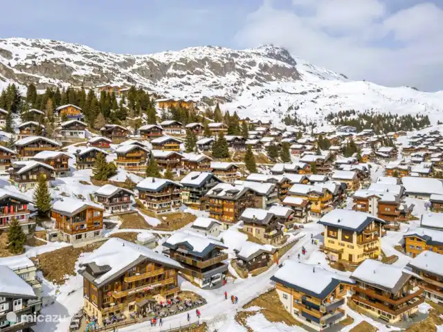 Bettmerlodge | Suisse, Valais, Bettmeralp - appartement La nouvelle maison de 3 étages Bettmerlodge, dans le quartier d'Alpmatten, est située à la lisière de la forêt, dans une position ensoleillée et orientée au sud - idéale pour de merveilleuses vacances d'été.