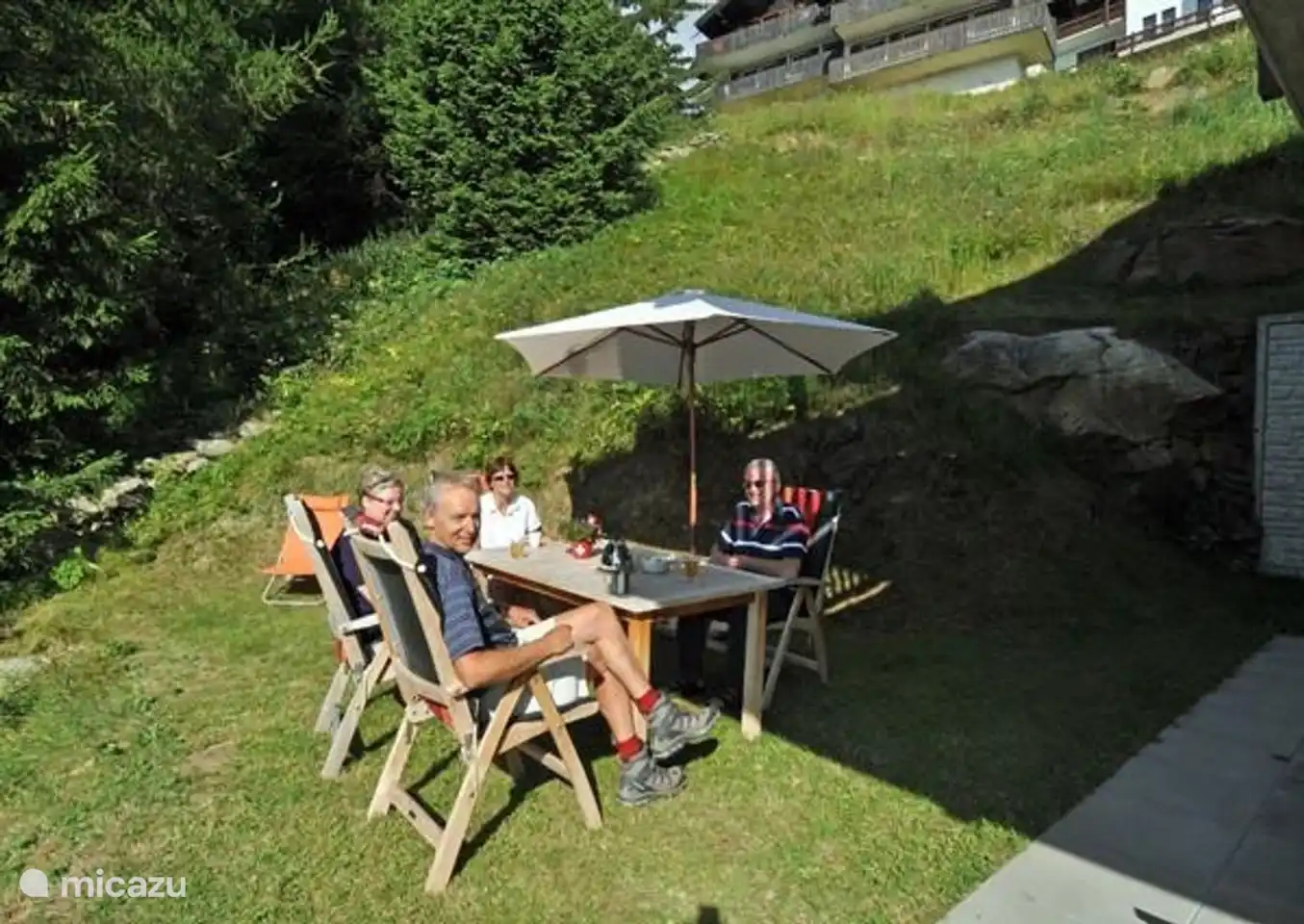 4-kamer chalet-appartement met terras en tuin met barbecue.