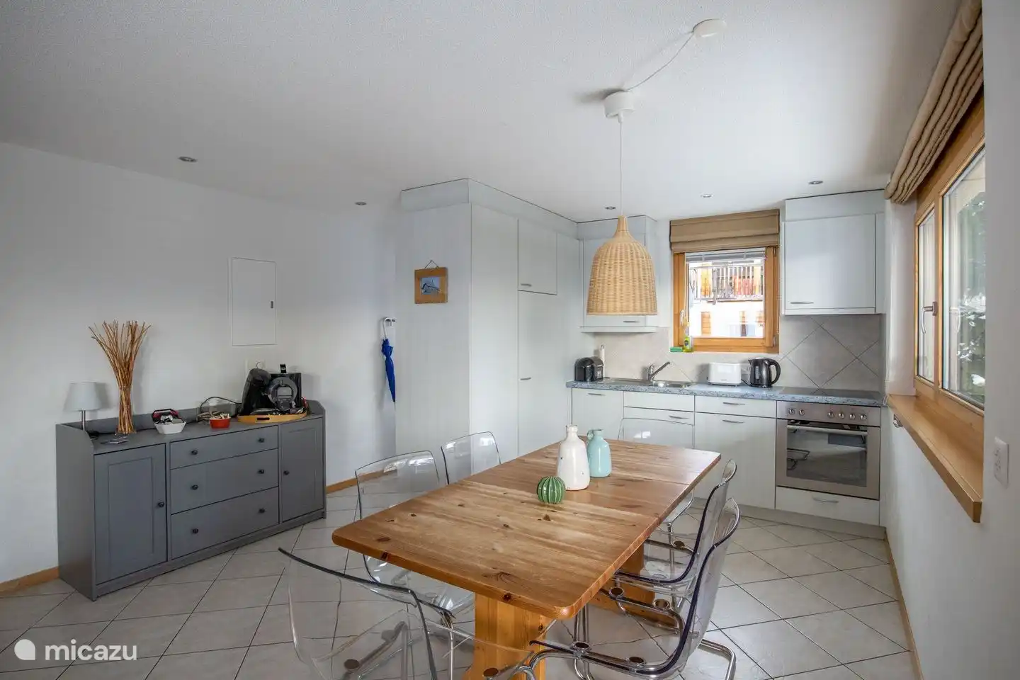 Woonkamer met open keuken