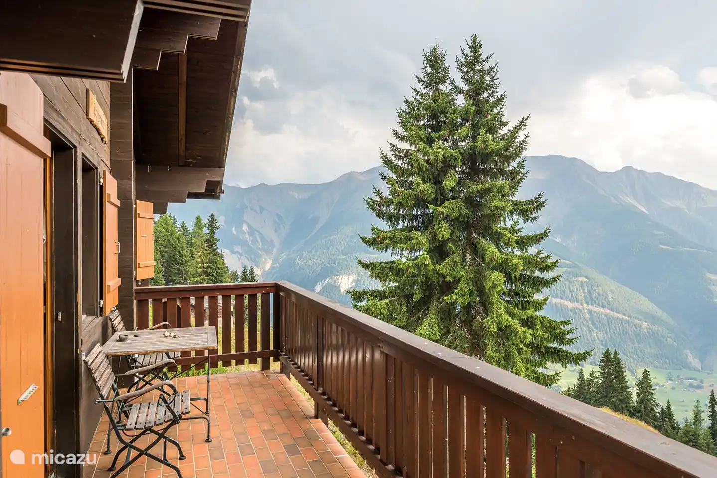 3 kamer chalet appartement met open haard en balkon op het zuiden.