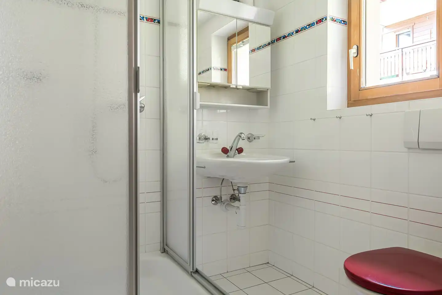 Bathroom with shower/toilet/sink