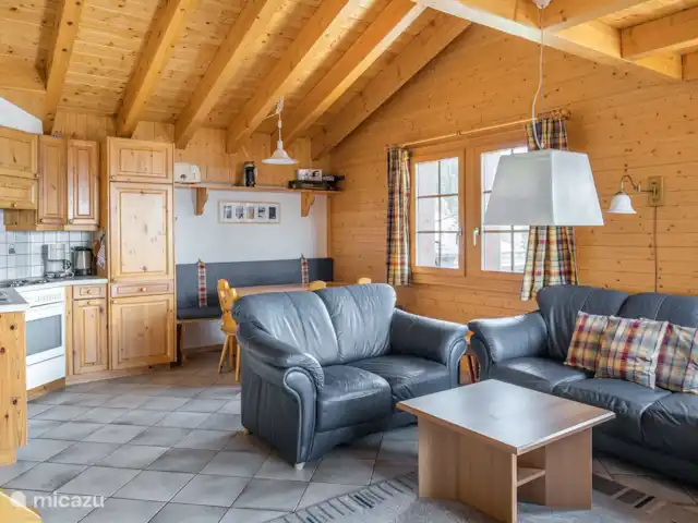 Location de Vacances Suisse, Valais, Bettmeralp, appartement - Fata Morgana 6 Appartement de 2 pièces et demi sur 2 étages.
Entrée;
Vestiaire, séjour avec cuisine ouverte et balcon orienté sud-ouest