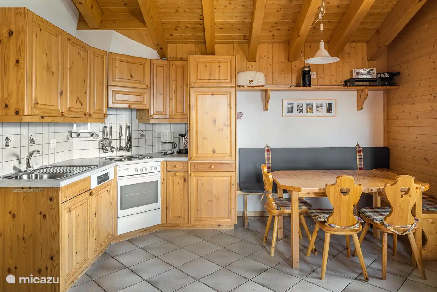 2 and half room apartment on 2 floors.

Entry;

Living room with open kitchen and south-west balcony