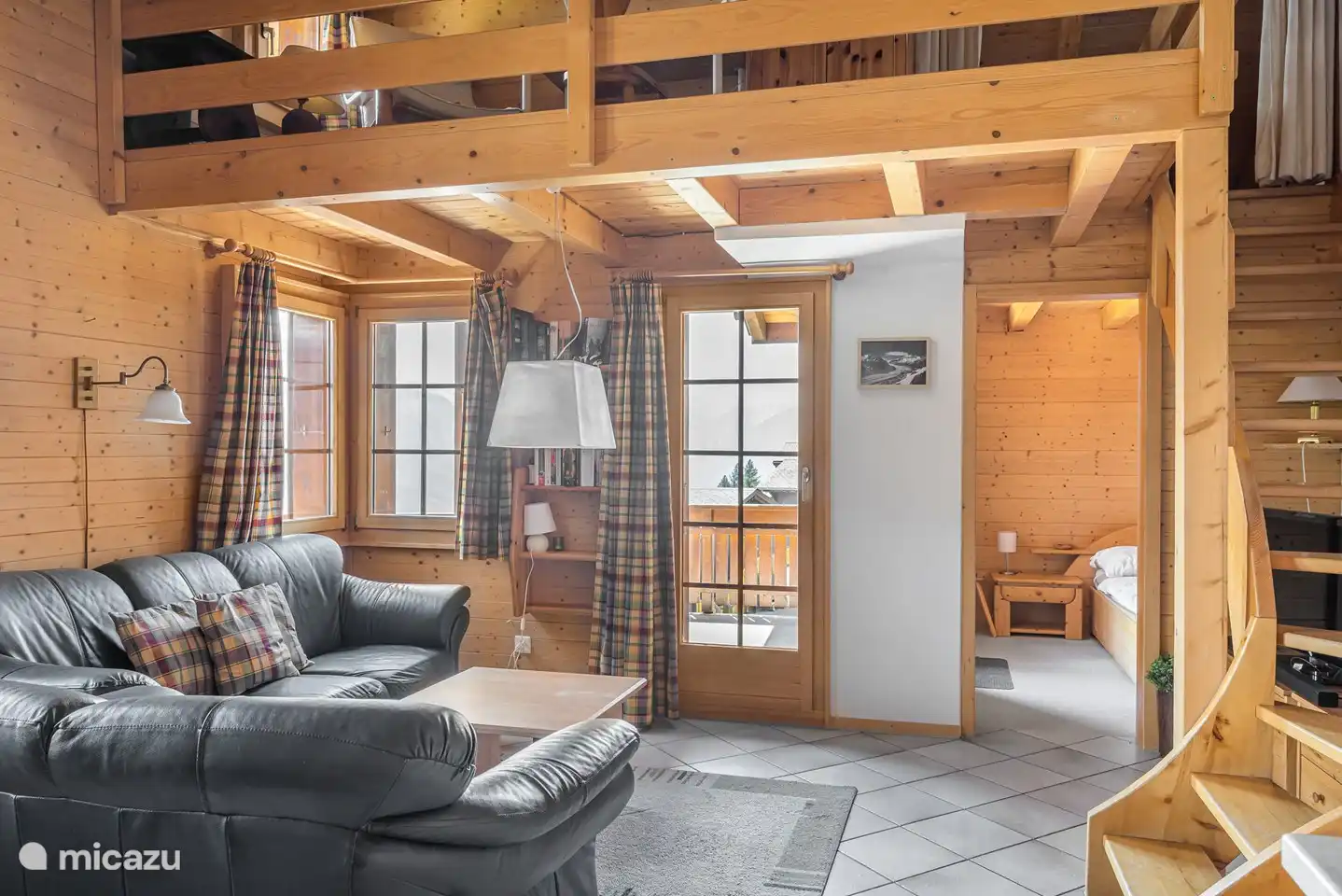 2 and half room apartment on 2 floors.

Entry;

Cloakroom, living room with open kitchen and south-west facing balcony