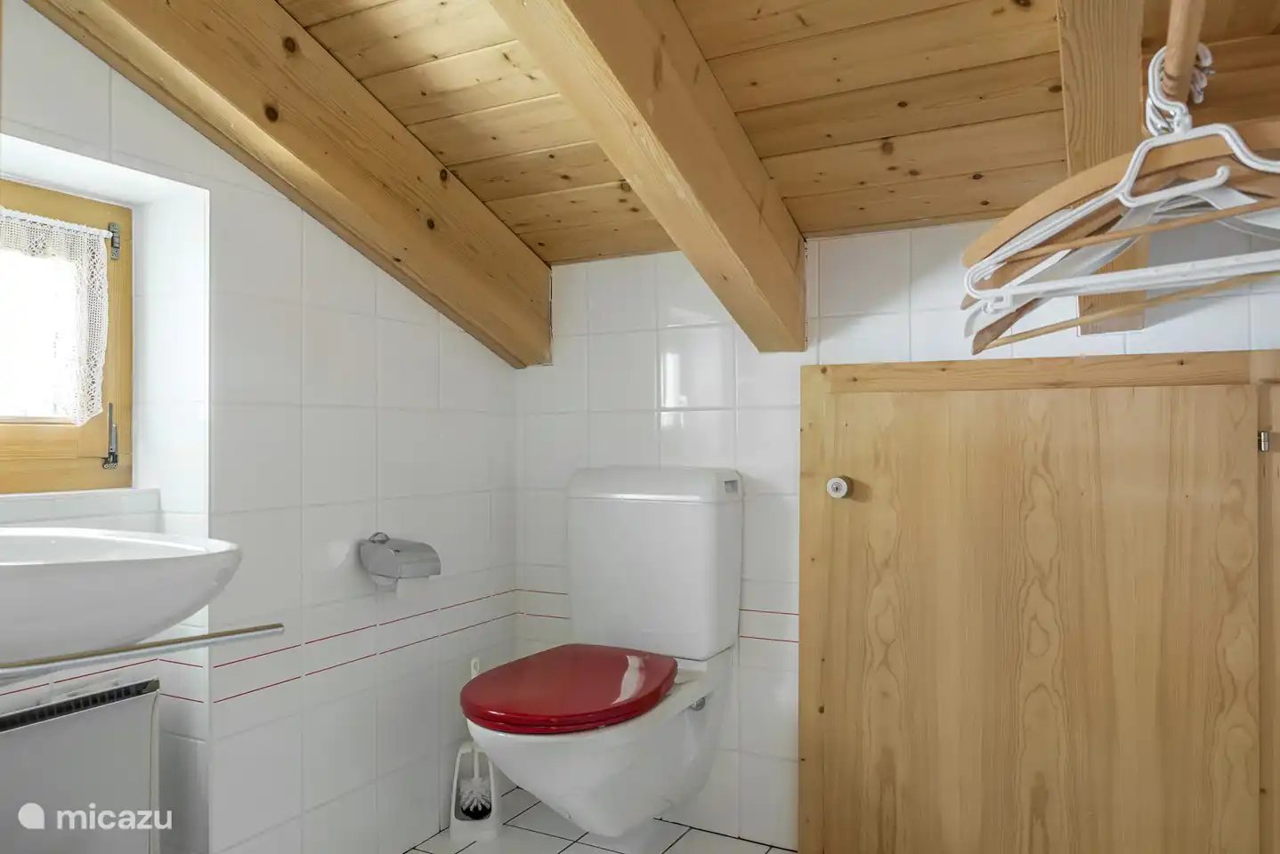 Bathroom with shower/toilet/sink