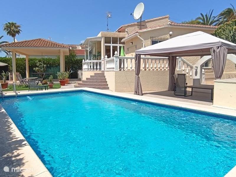 Vakantiehuis Spanje, Costa Blanca, Campello Chalet Mooie vakantievilla met zwembad