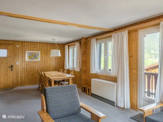 Location de Vacances Suisse, Valais, Fiesch, appartement - Lotus OG Salon-salle à manger avec cuisine ouverte