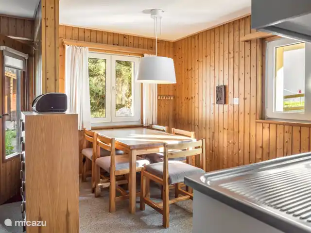 Location de Vacances Suisse, Valais, Fiesch, appartement - Lotus UG Salon-salle à manger avec cuisine ouverte