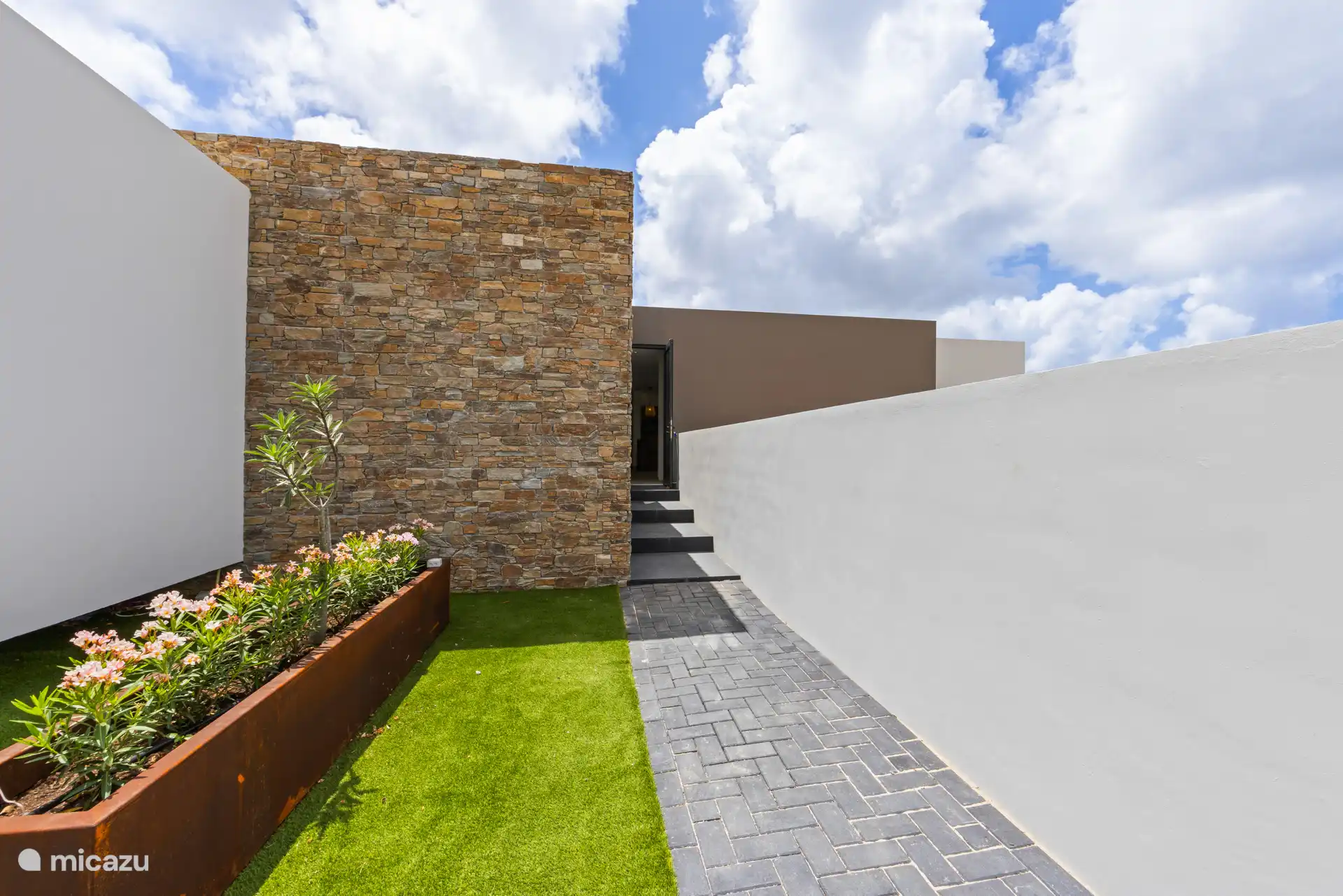 Entrance from parking to the front door