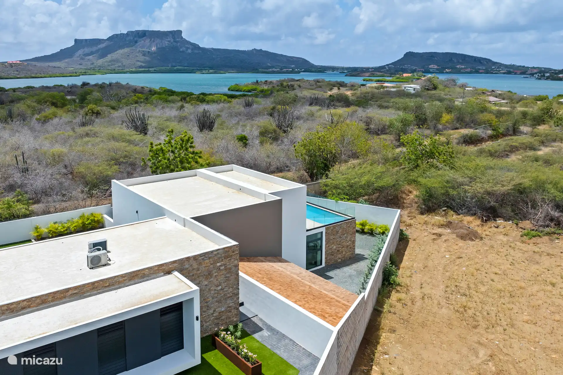 Side house (drone shot)
