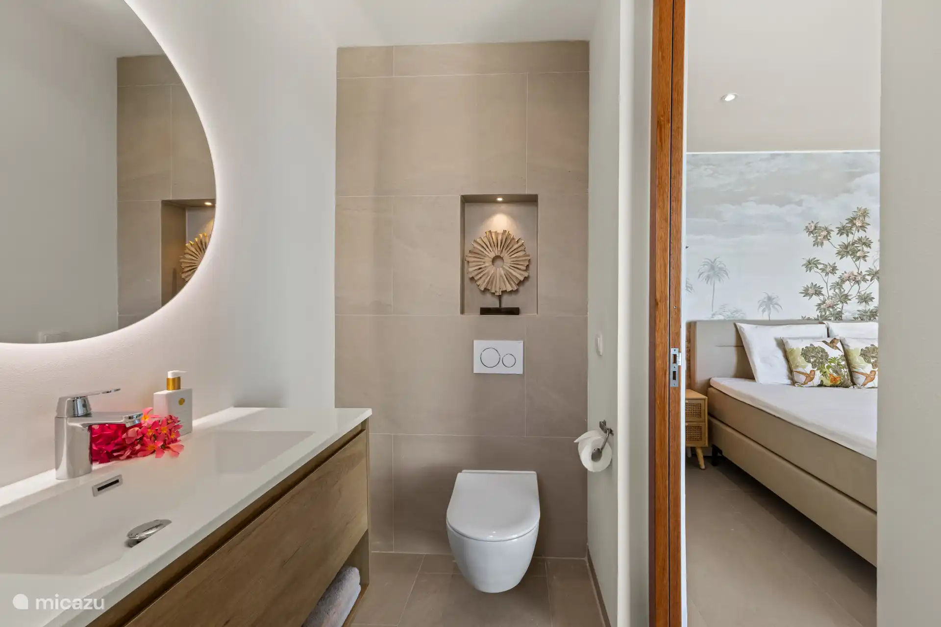 Guest bedroom 2 bathroom