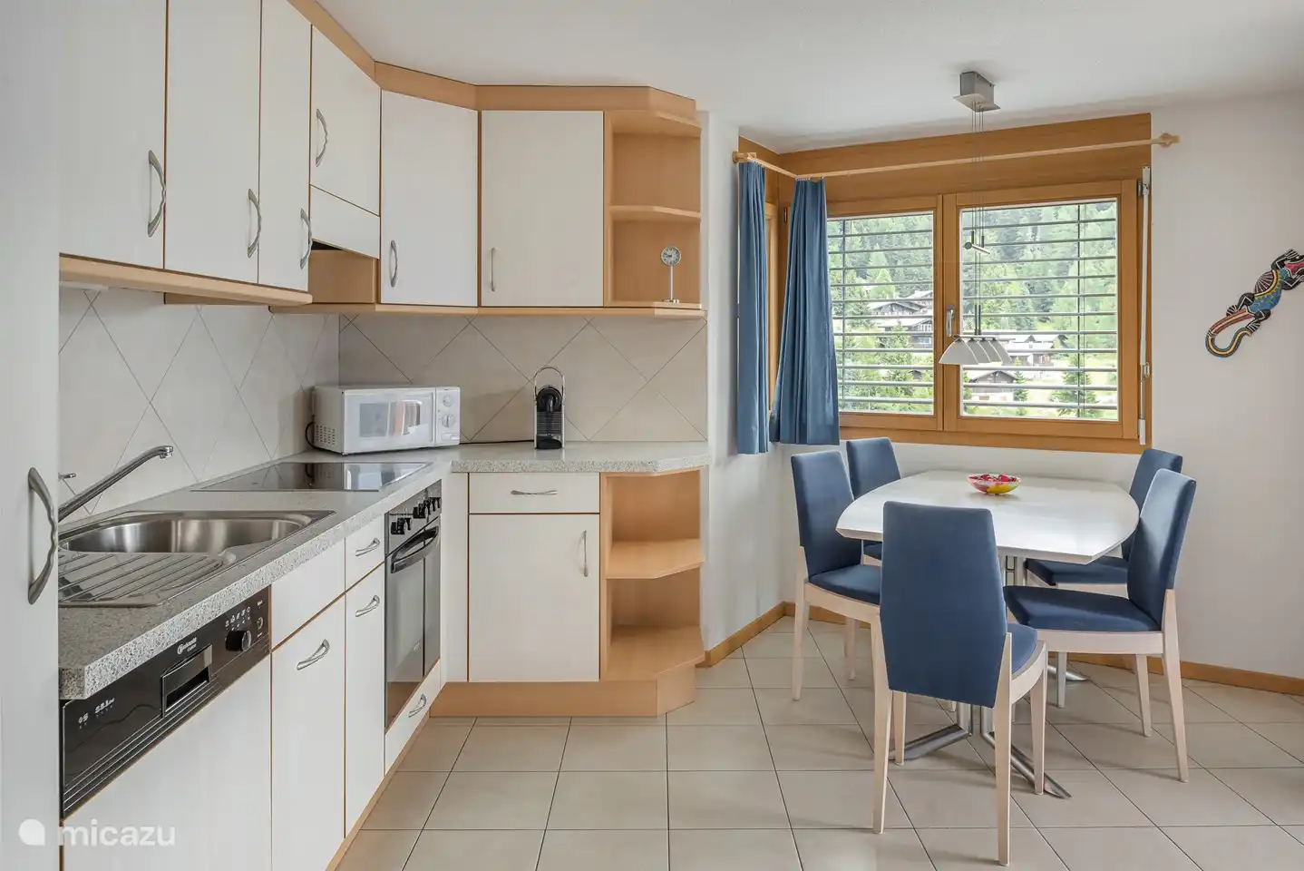 Stylish 3 1/2; Rooms Apartment on the 2nd floor with a large south and east-facing balcony